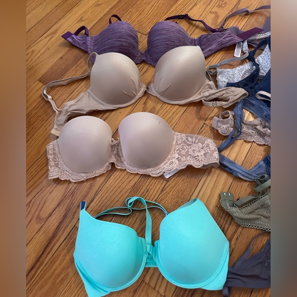 Victoria's Secret bundle Lace and Solid Bra Collection - 11 bras - Picture 3 of 6